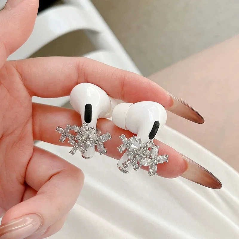 

This is suitable for AirPods earphone accessories, ear jewelry, protective cases, bow-shaped full diamond ear hangers