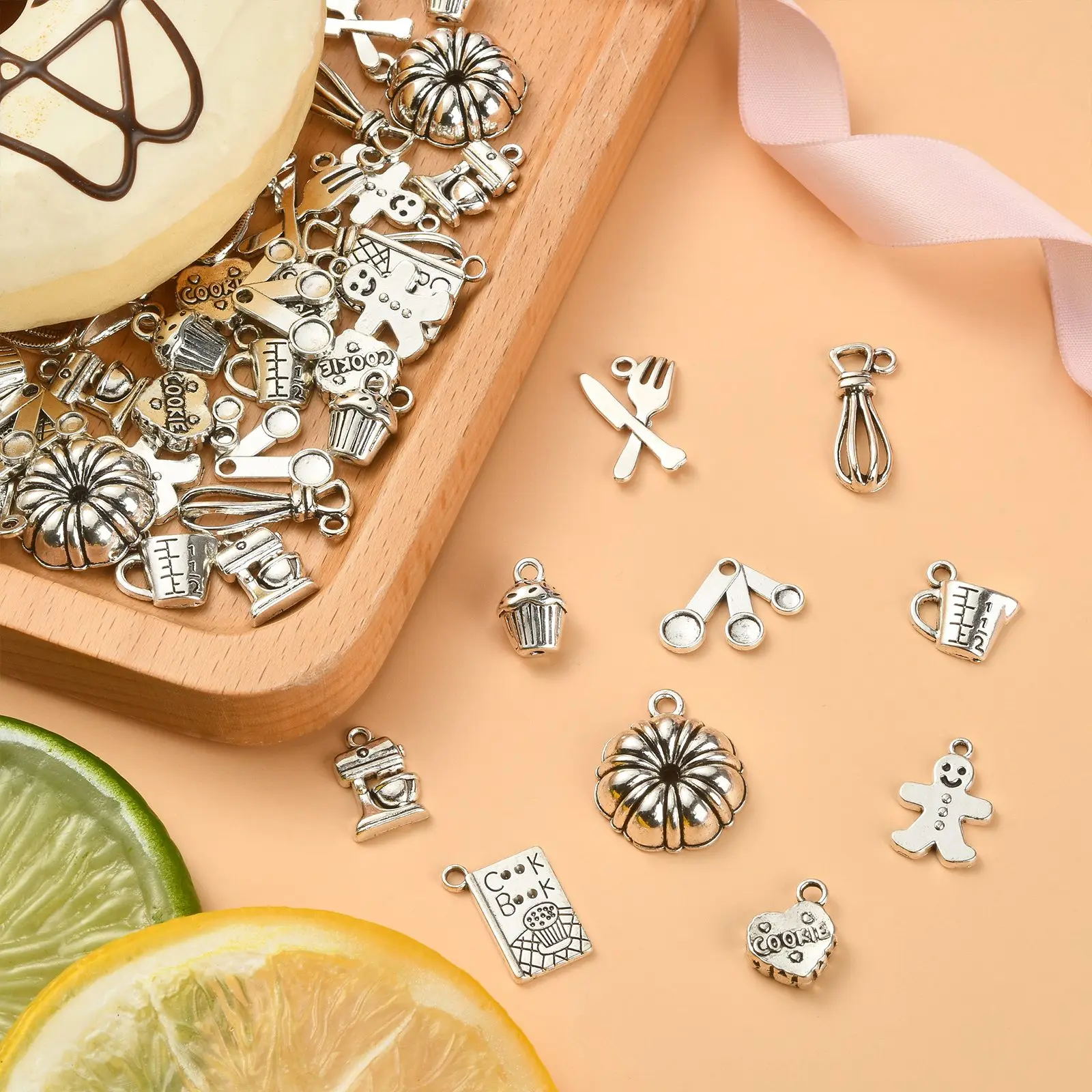 PandaHall 100 Stück 10 Stile Tibetische Back-Charms Küchenutensilien Kochbuch Messbecher Kuchen Keks Charms für Schmuckherstellung ﻿ – Detail 4