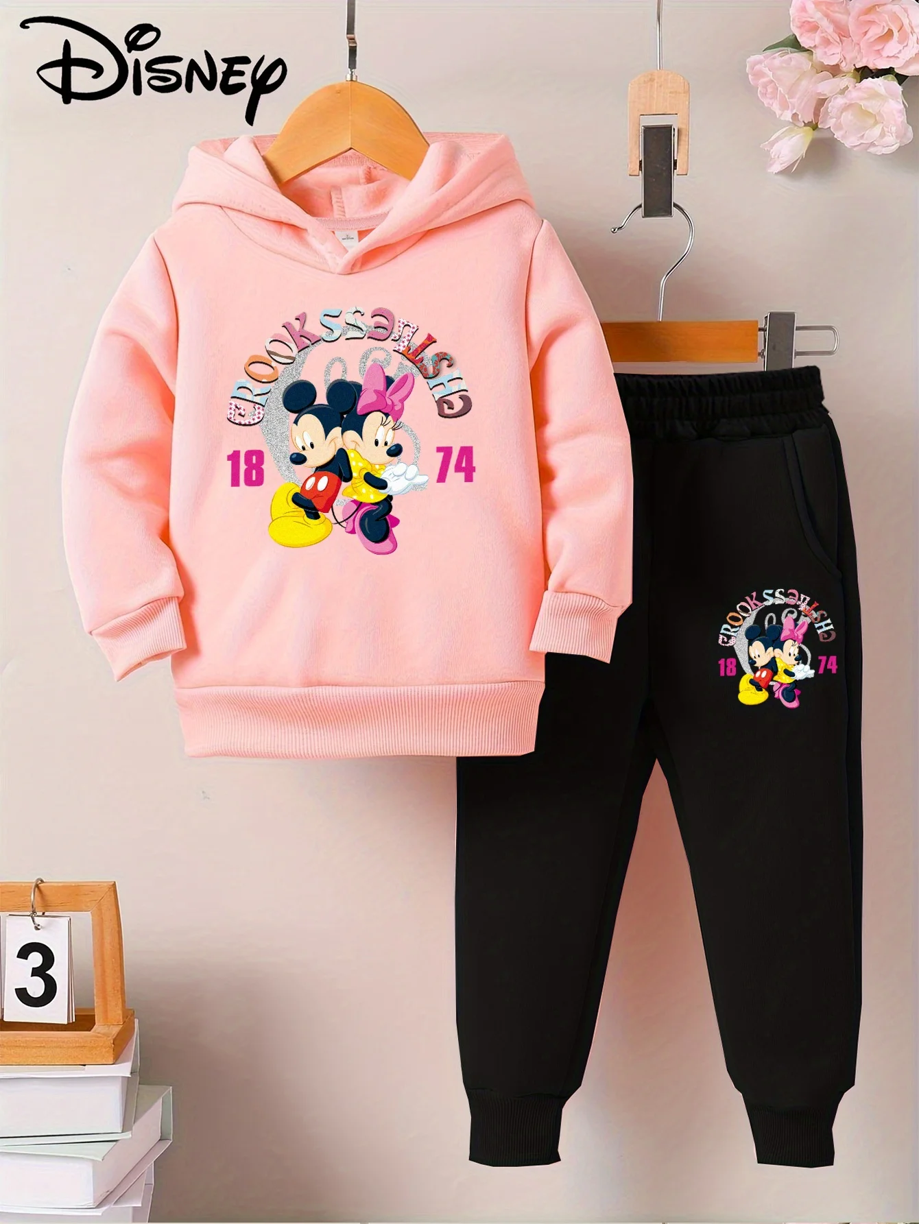 

Официально лицензированный бренд Disney «Черная пятница», красивый принт с рисунком Минни и Микки, повседневная спортивная одежда с капюшоном для девочек из двух частей.