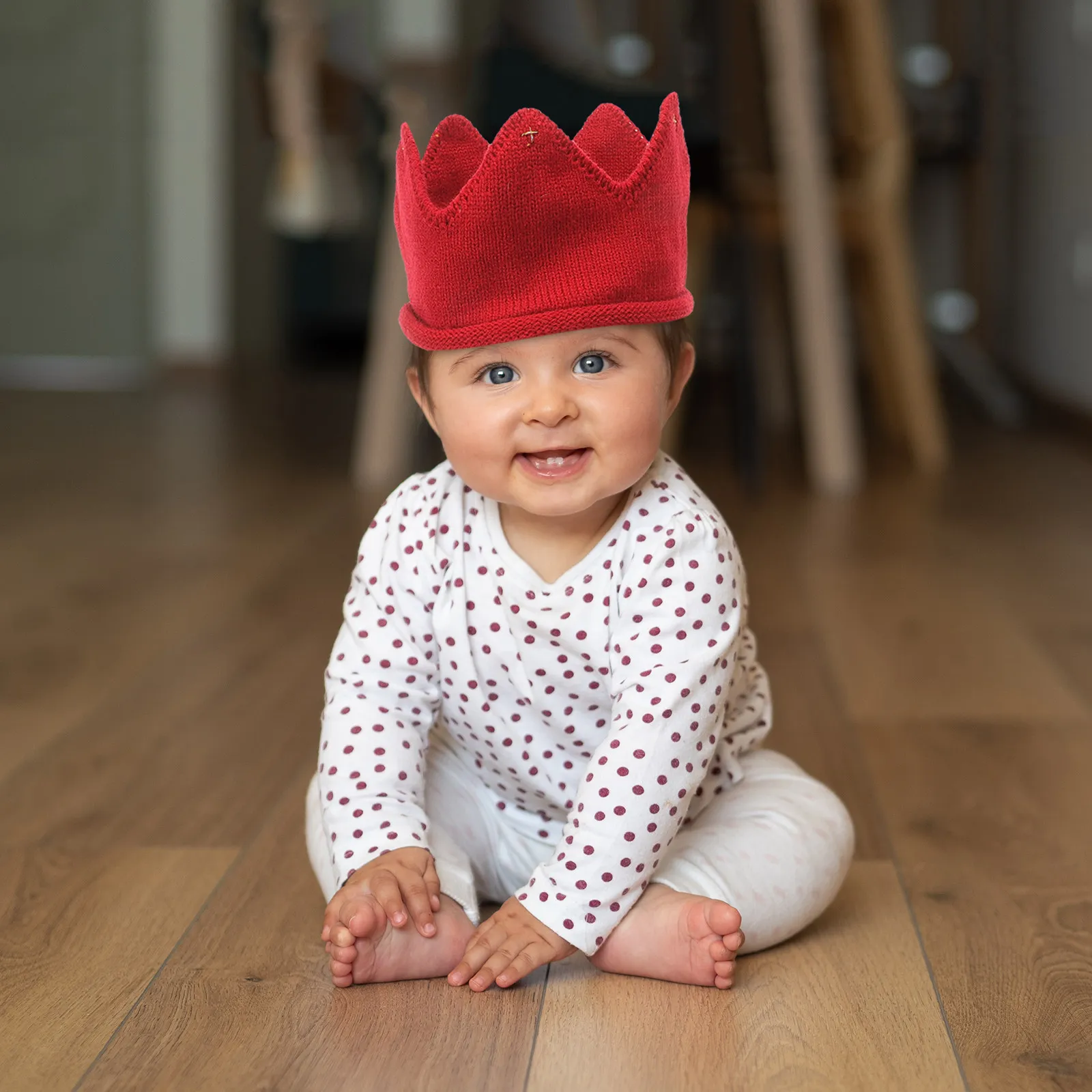 

Baby Kids Girls Warm Winter Knitted Crown Hat Red Stretchy Thick Acrylic Knit Headband Party Photo Props Crown Hat for Baby