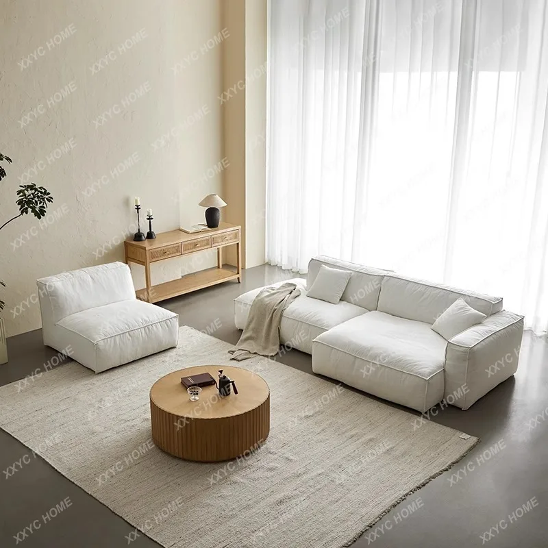 

Минималистичный диван в кремовом стиле из льняной ткани для небольшой квартиры