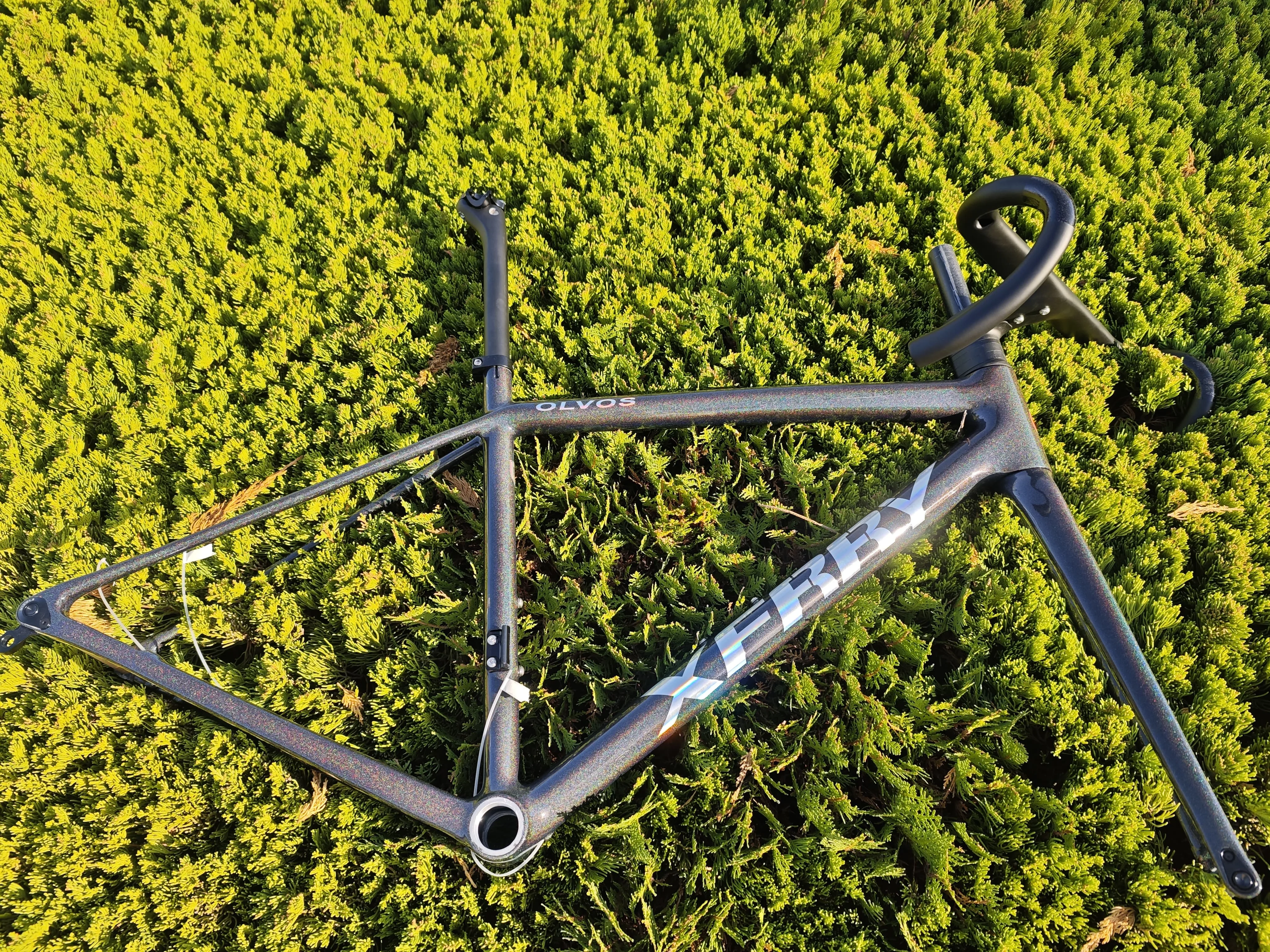 XFRRY 2025 جديد الطريق دراجة الكربون الإطار شقة جبل القرص نظيفة التوجيه الخيوط BB 700C مكبح قرصي الطريق دراجة إطارات الكربون