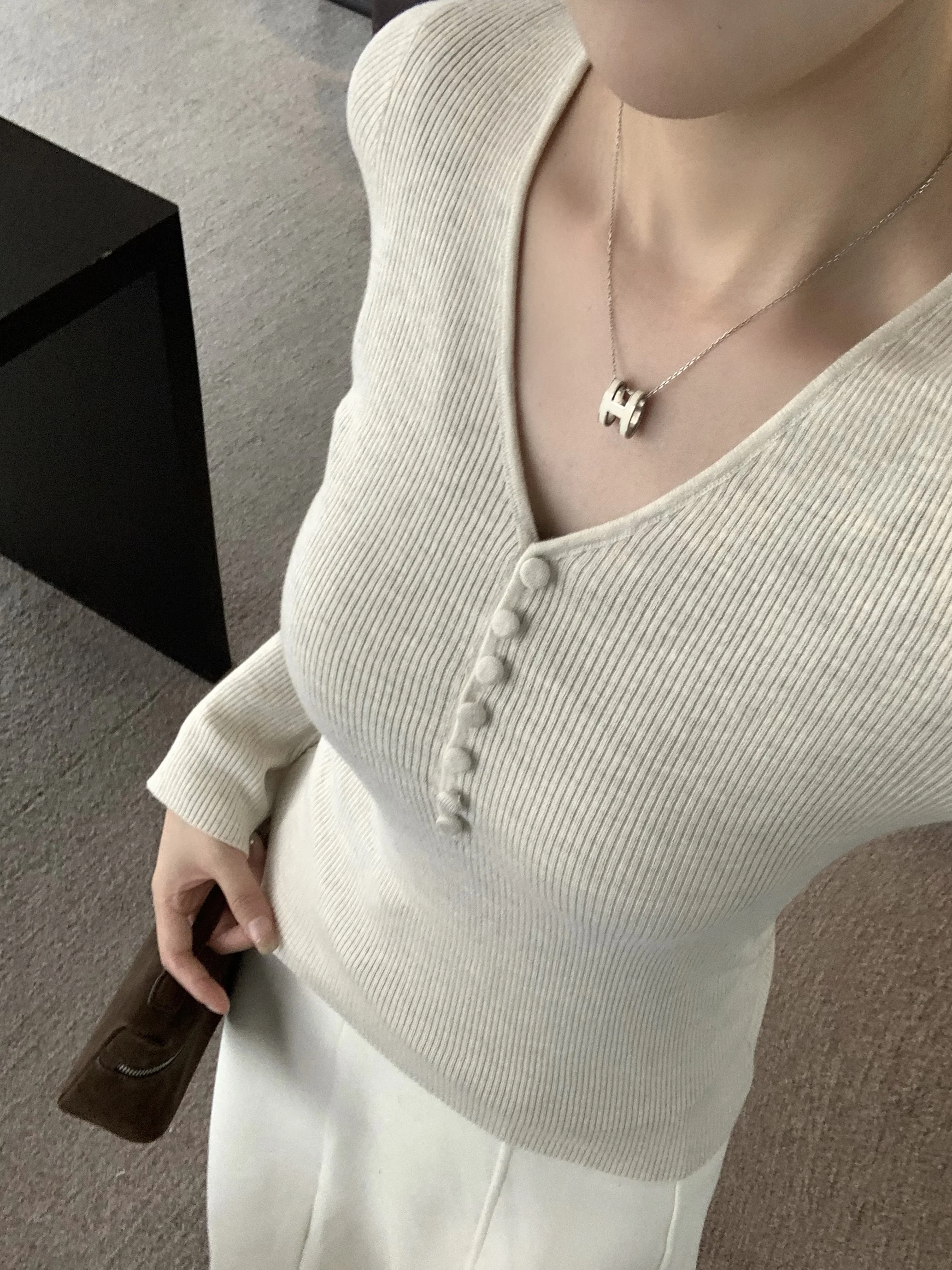 

Pure Desire Wool V-ne Button Knitted Sweater Women's Autumn Winter Slimming Base Layer irt Top Girl's Long Sve Knitwear