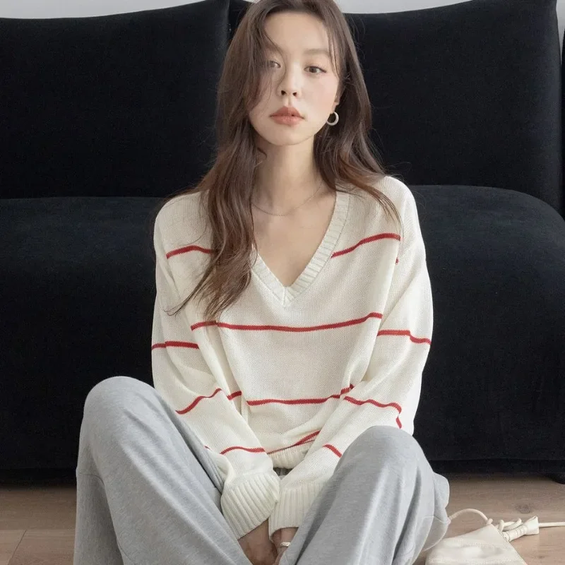 

Полосатый базовый женский свитер с v-образным вырезом и длинным рукавом, корейский модный вязаный пуловер, тонкий свободный элегантный свитер для поездок на работу, весна 2025