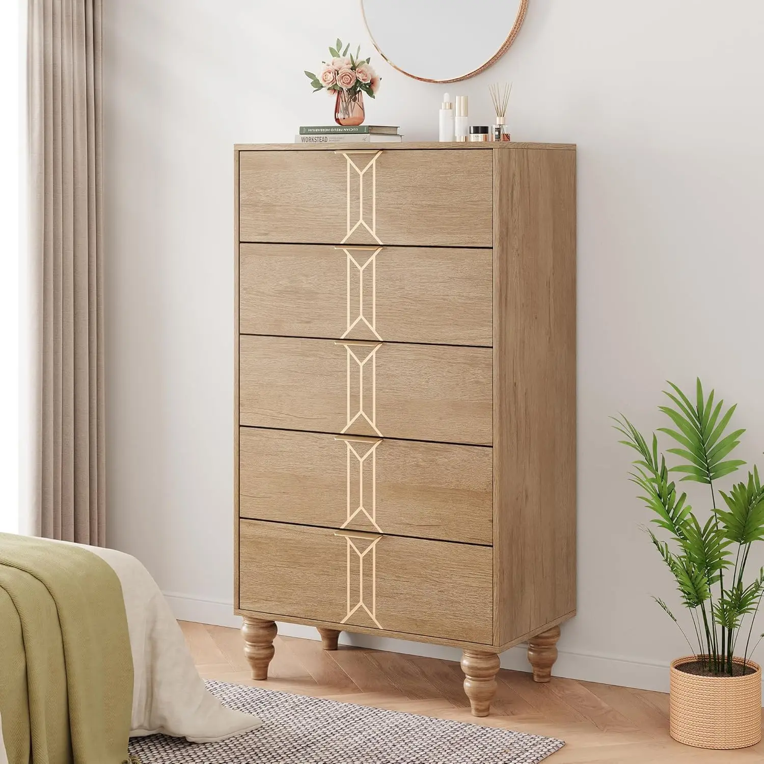 Commode vintage à 5 tiroirs, commode de rangement haute avec finitions dorées et aspect noyer, armoire à tiroirs profonds pour chambre, salon, couloir.
