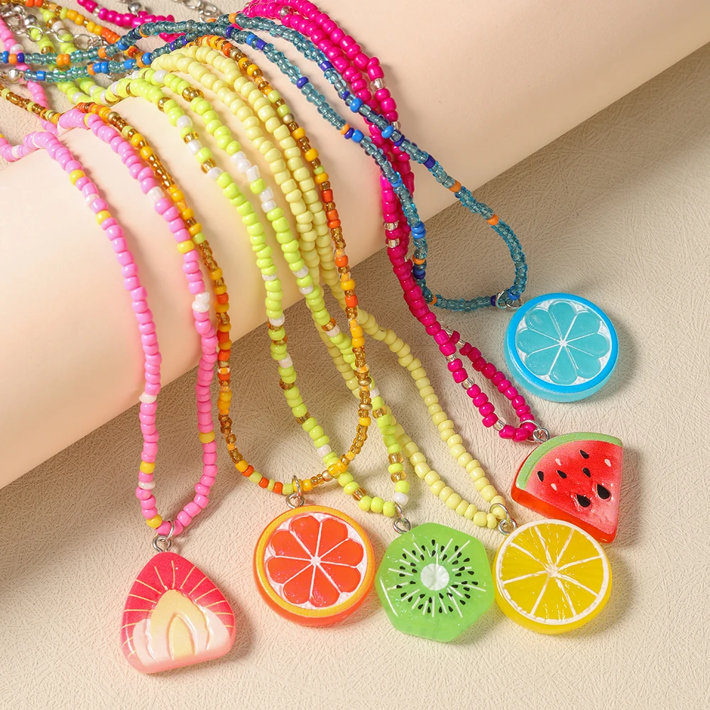Aihua Niedliche Frucht-Anhänger-Halskette für Mädchen und Frauen, handgefertigt, böhmische Reisperlen-Halskette, Wassermelone, Zitrone, Erdbeere, Halsschmuck – Detail 5