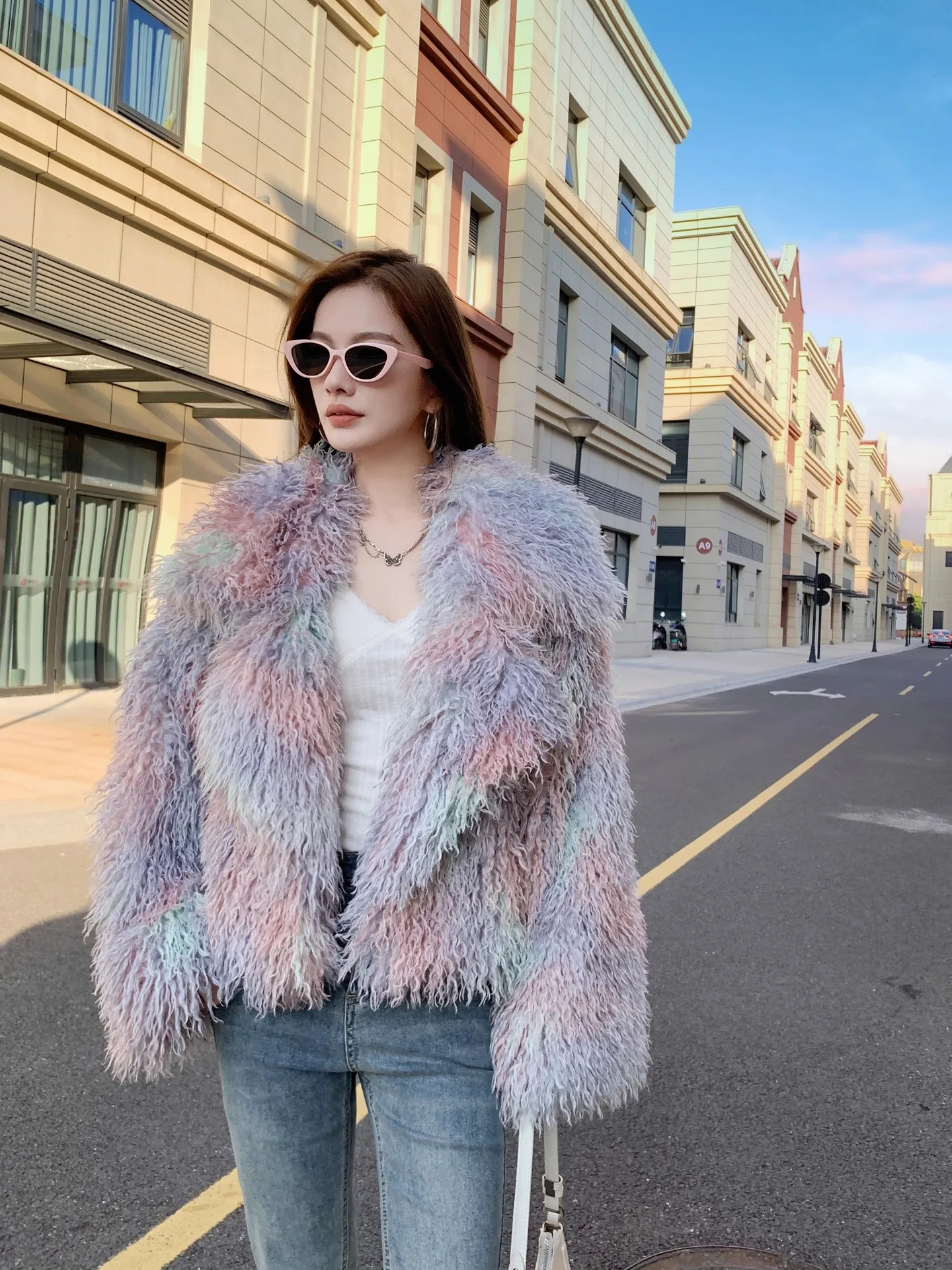 

Новое осенне-зимнее нишевое розовое острое пальто из искусственного меха с острым носком, короткий костюм с лацканами для женщин