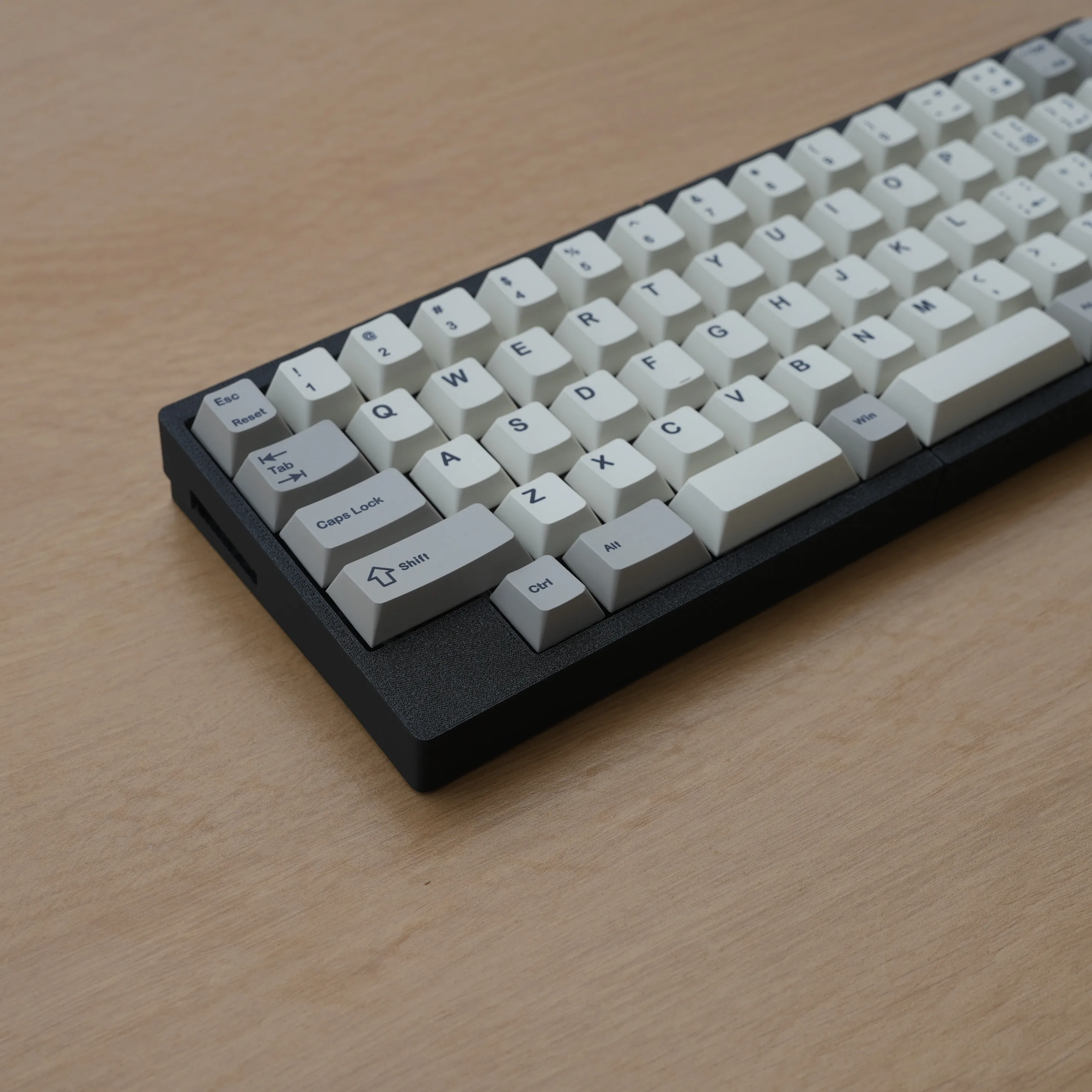 Ergo 2.4g wireless split mechanical keyboard in HKB layout hotswap VIAL remapping PBT Keycap silent switches