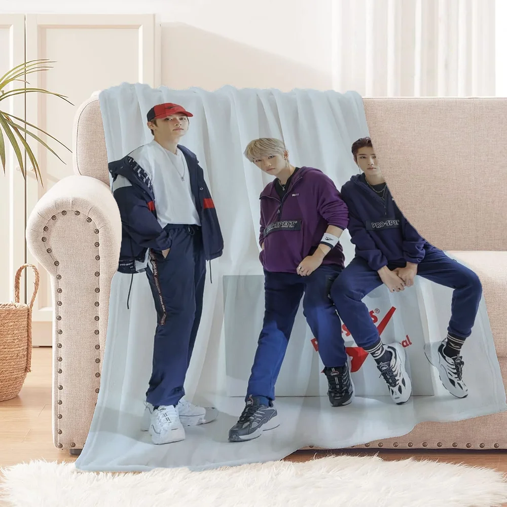 Fluffy Plaid Stray Kids Sofa Blankets and Throws Soft Blanket King Size Cobija Cute Throw Blanket for Sofa Luxury Bedding Knee &