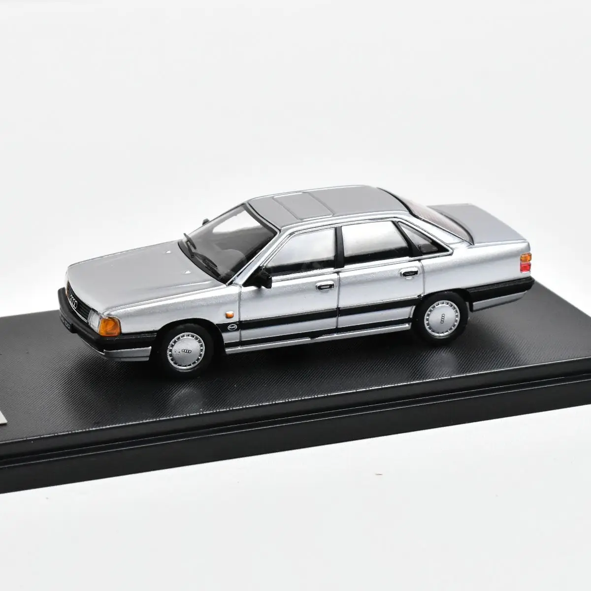 RM 1:64 100 C3 1989 Diecast Model Car