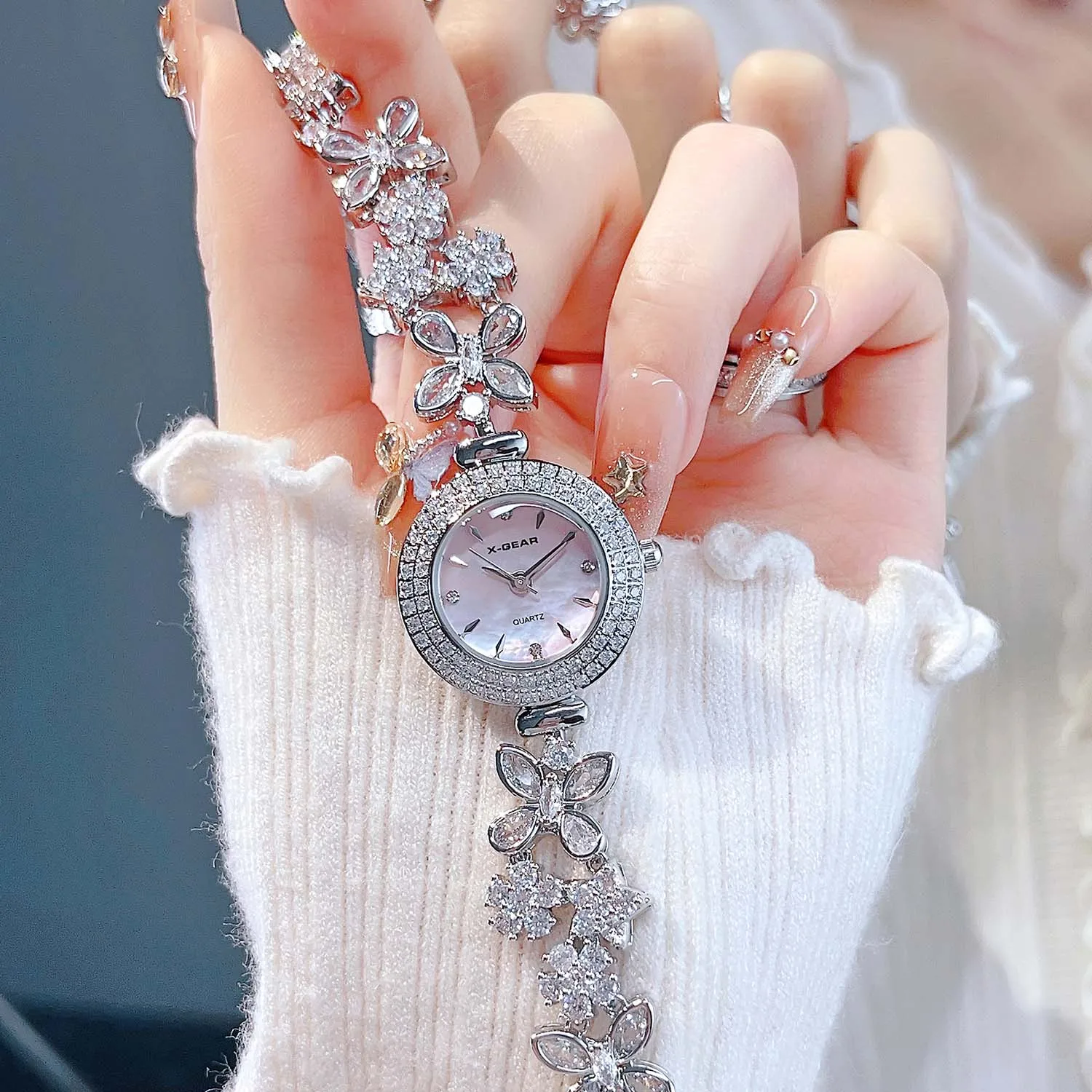 Butterfly Love Flower Women's Watch Light Luxury Quartz Fashion Watch Gift Stainless Steel Strap Round Dial Full Diamond Watch