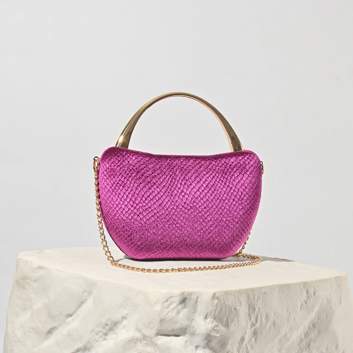 Niche woven texture handbag 2026 new casual retro messenger bag versatile large capacity shoulder bag