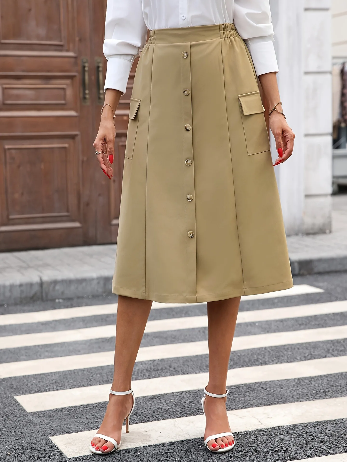 Autunno nuovo colore solido a vita alta decorazione con bottoni gonna a tubo dritto con design a tasca grande gonna casual alla moda da donna