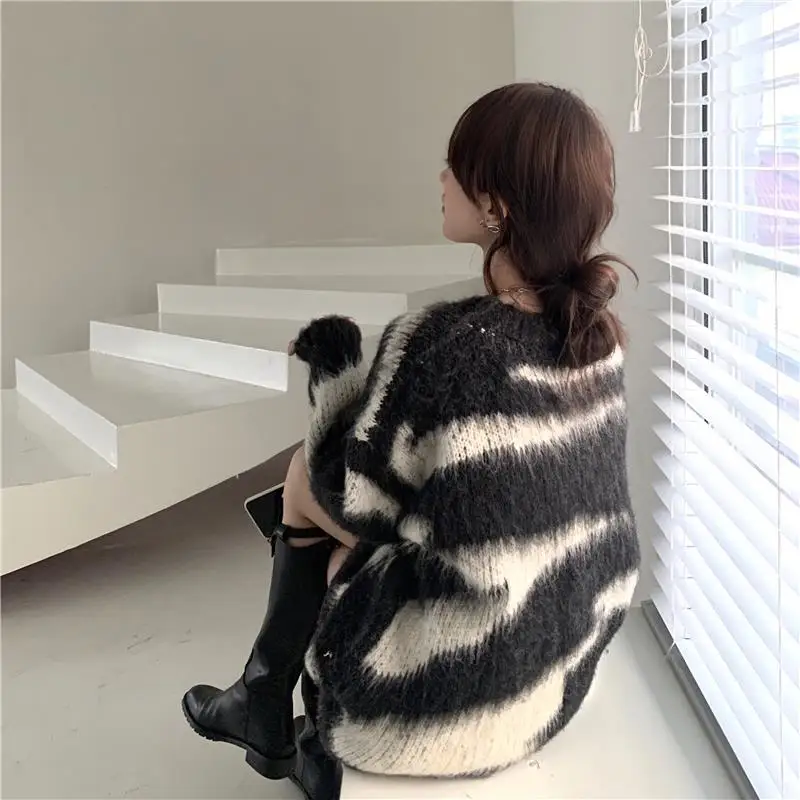 Women Black Spliced Pullovers Harajuku Autumn Retro Plush Gentle Elegant Sweaters Ladies Knitted Streetwear Versatile Stretchy