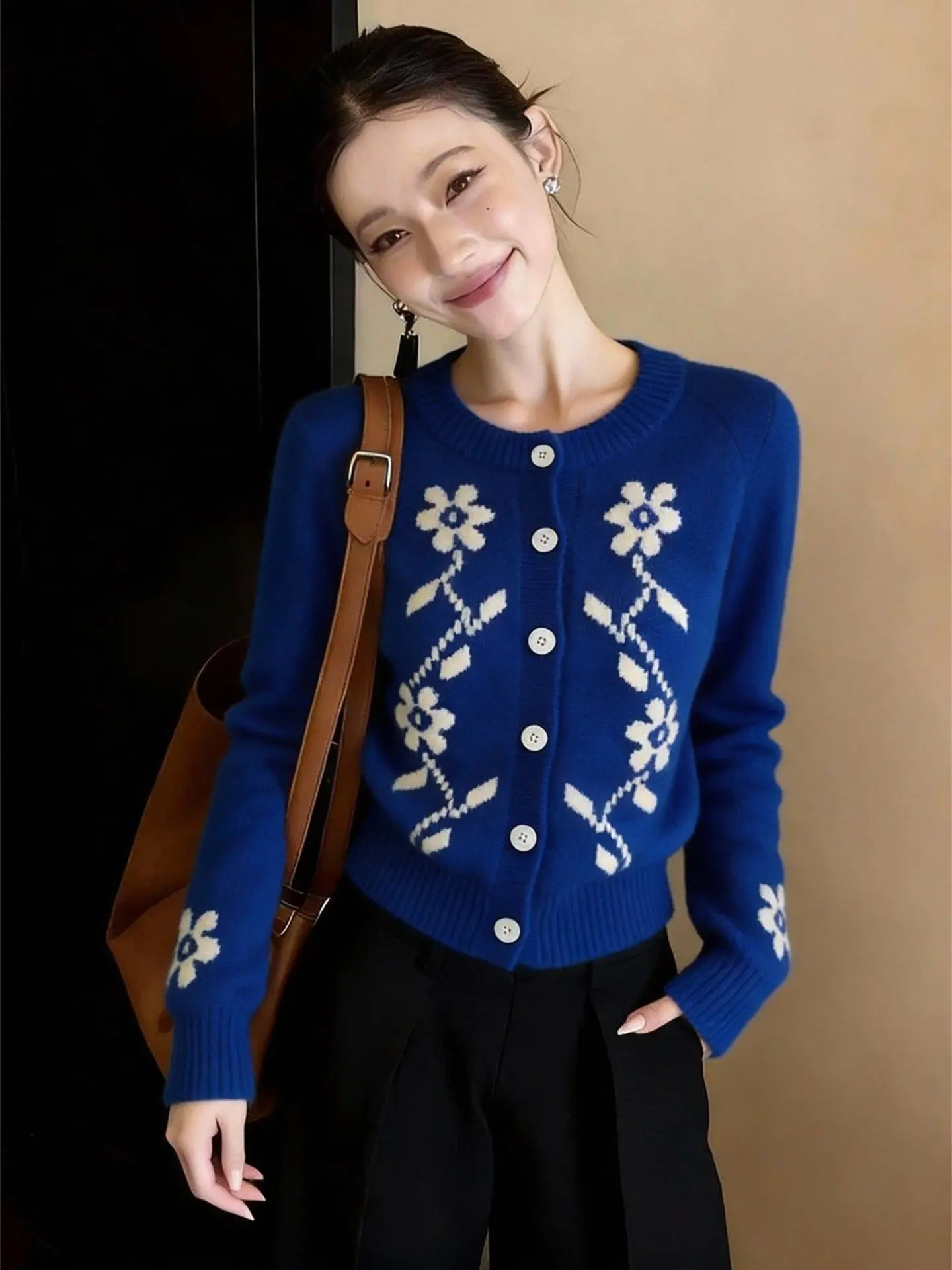 Spring 2026 New White Knitted Sweater Atmosphere Feeling Outerwear Women's Korean Style Color Block Embroidery Thickened Top