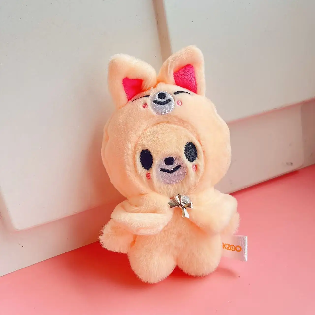 FM أسبوعي نفس النمط SKZOO 10 سنتيمتر عباءة الطفل ، ملابس الطفل ، المفاتيح ، فانغ يمكن الضالة دمية الاطفال دمية