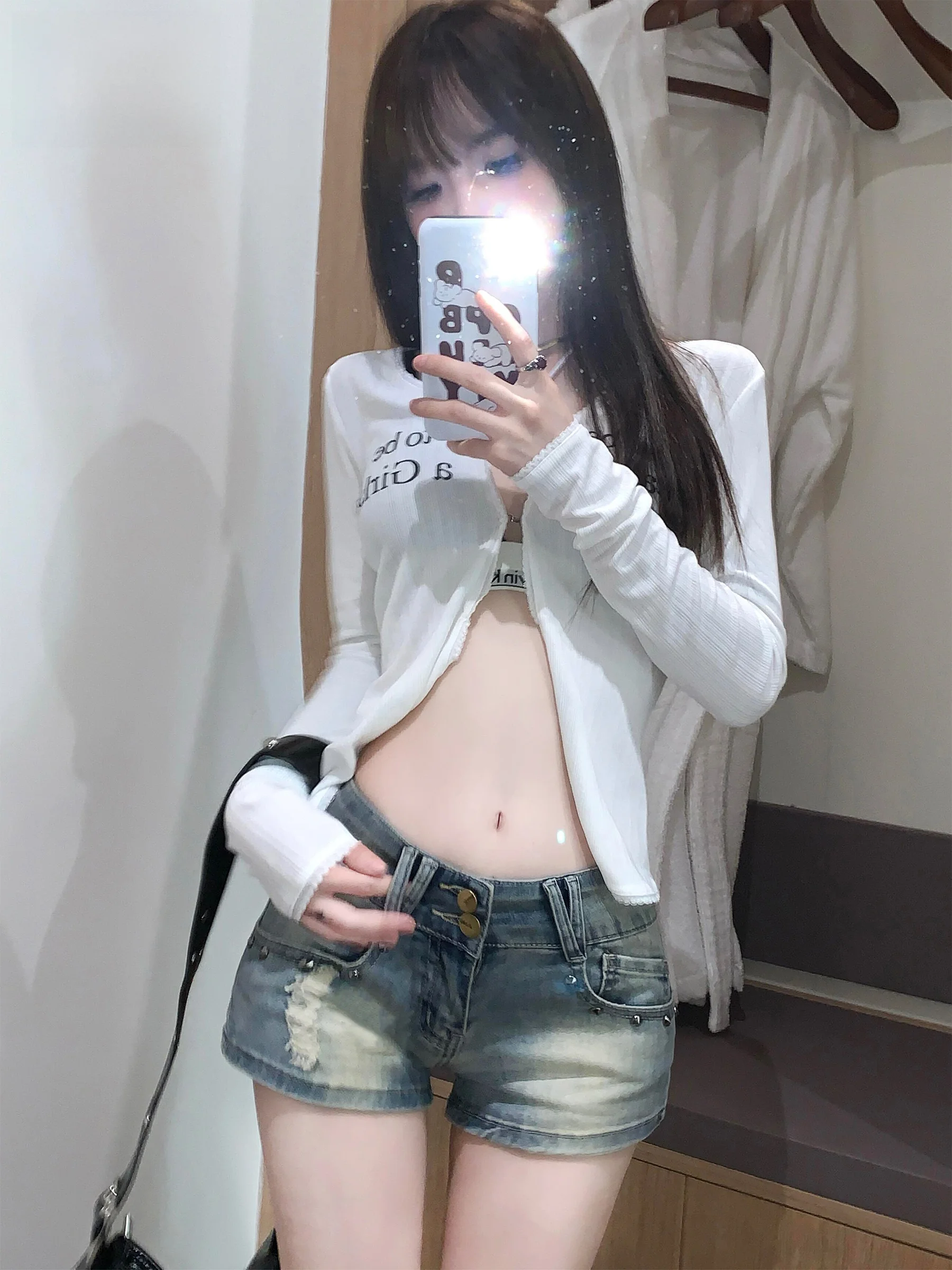 

Женские джинсовые шорты в американском ретро-стиле с низкой посадкой, летние, облегающие, с пуговицами и заклепками, повседневные джинсы