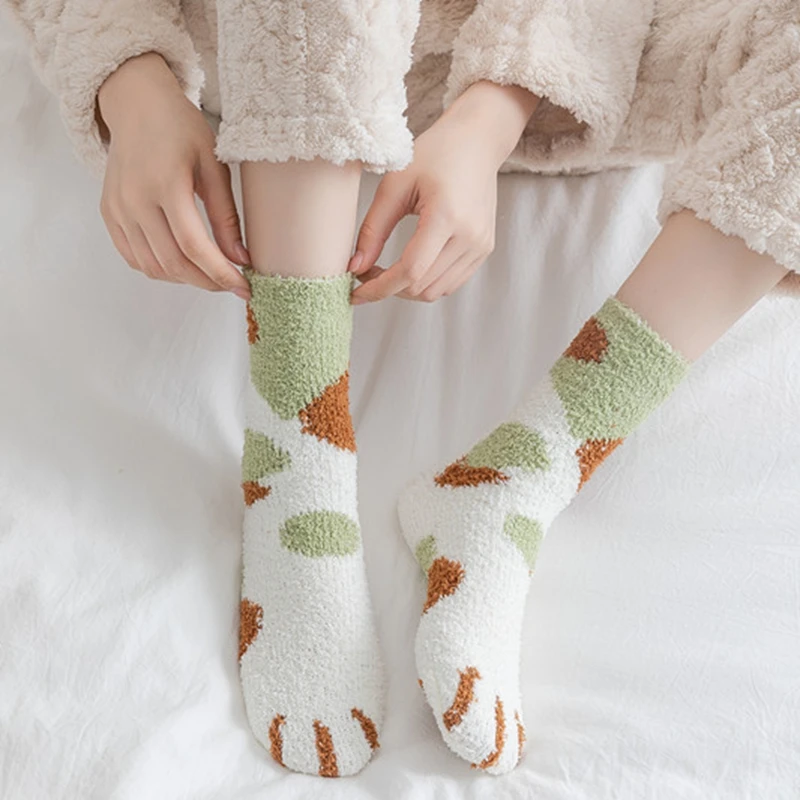 Nowe damskie skarpetki z aksamitu Coral Cat Claws Home Winter Mid-tube Socks Green Cat Sleep Socks Plush With Thick Stripes Cute Comfort Socks