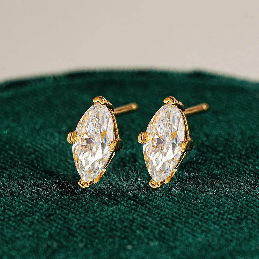

Luxury Sparkling 0.5ct/1ct Moissanite Women's Stud Earrings, Gold Plated Wedding Earrings & Engagement Party Jewelry Gift