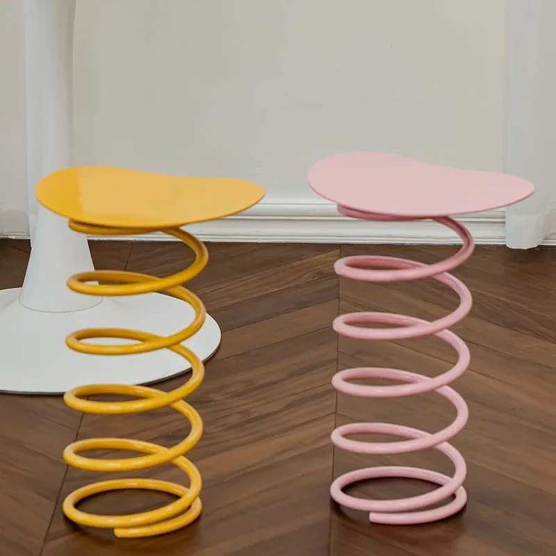 

【Лучшие продажи】Креативные весенние табуреты, простые и персонализированные украшения для небольших домашних ресторанов.