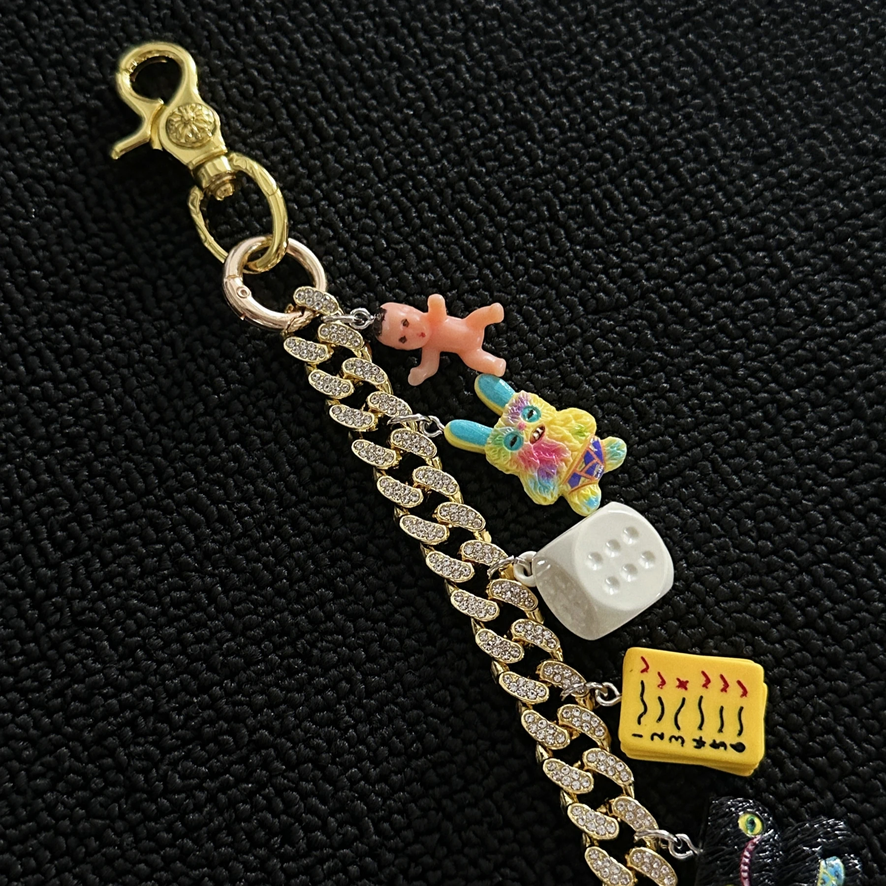 Dopamin-inspirierter kubanischer Kettengürtel mit goldenen Strasssteinen, Promi-Laufsteg-Modeaccessoire und Schlüsselanhänger mit mehreren Nieten – Detail 4