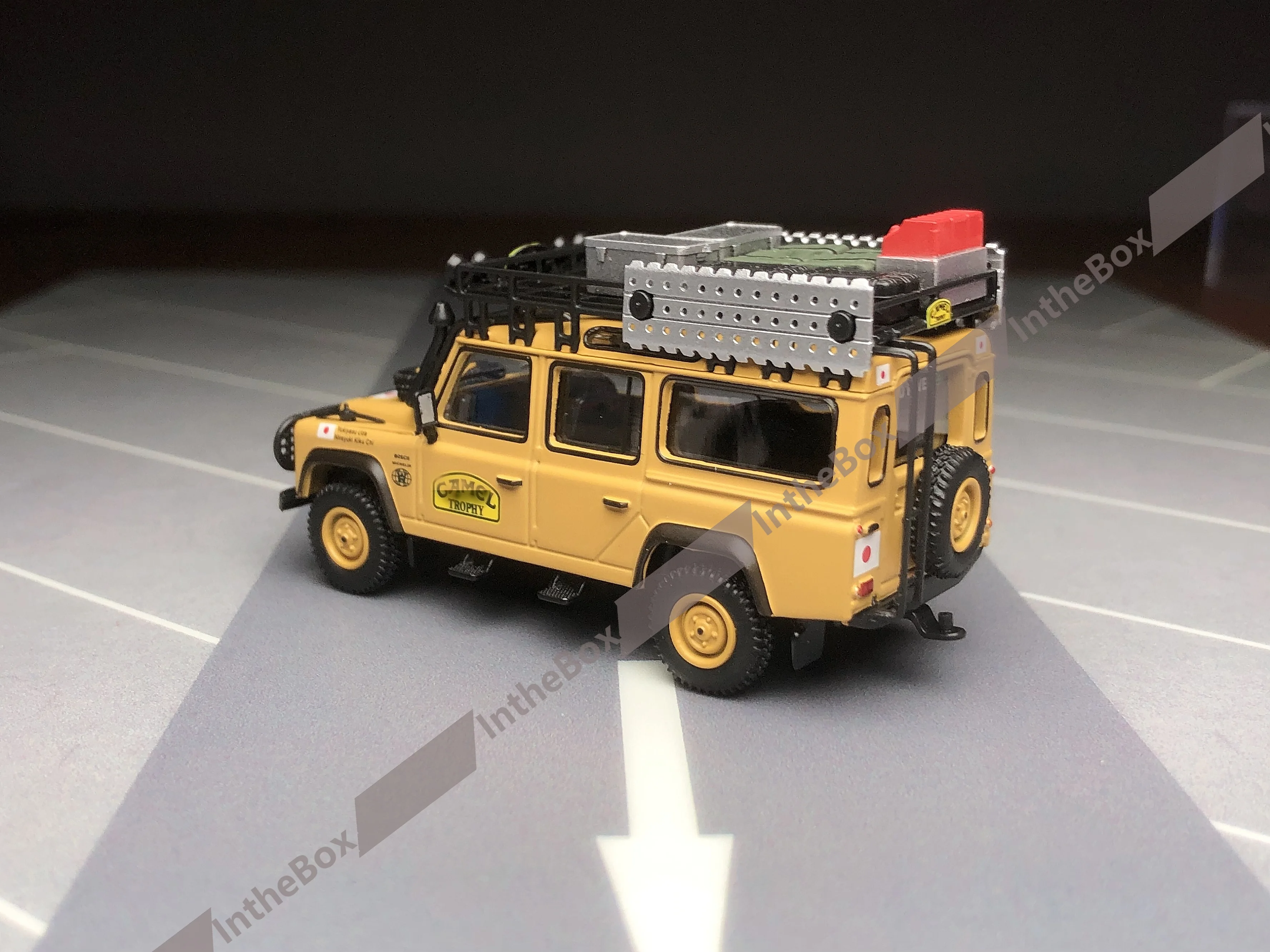 SEP 2024 Mini GT # 751 Defender 110 899 Trofeum Zespół Amazon Japonia Odlewany model samochodu Kolekcja Limitowana edycja Hobby Zabawki