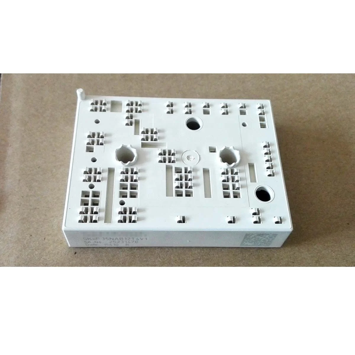 2025 IGBT MODULE SKiiP35NAB126V1 SKiiP35NAB12T4V1 SKiiP35NAB126V10 SKiiP34NAB12T4V1 7MBR50VJC120-50