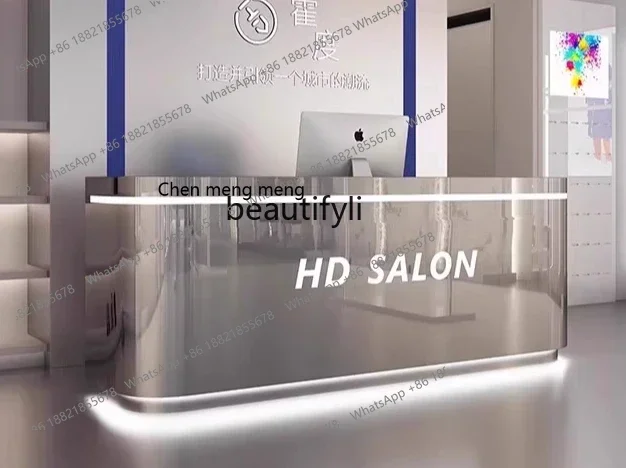 

A182 C Современная простая касса для магазина одежды из нержавеющей стали. Легкий роскошный салон красоты, небольшая компания, стойка регистрации.