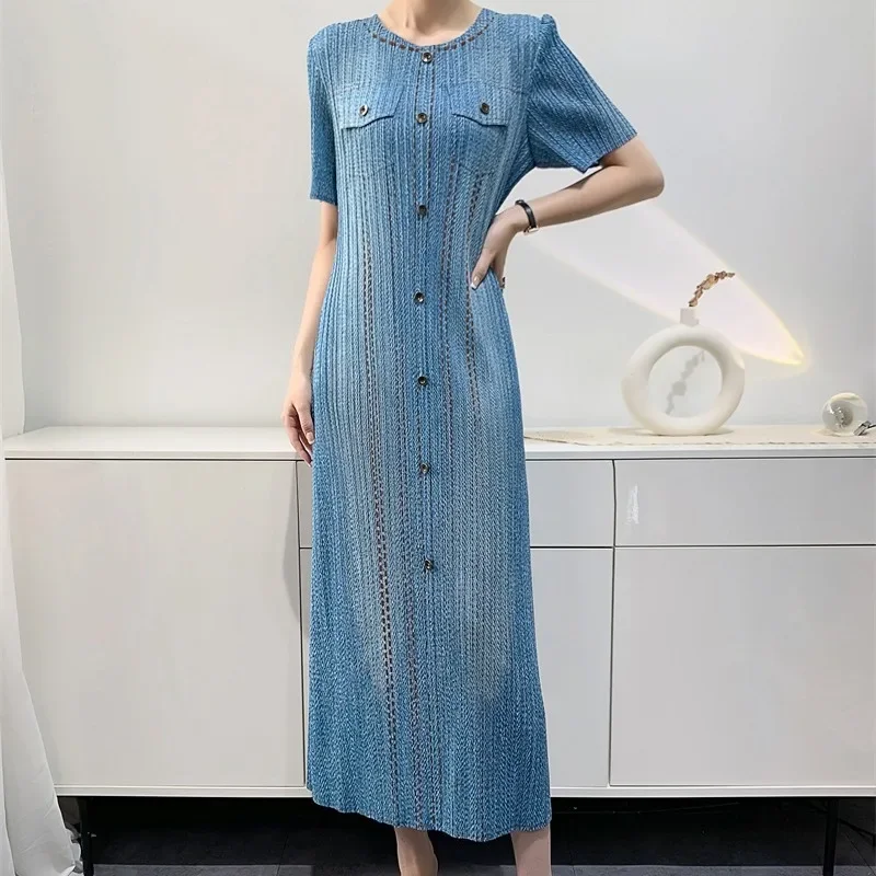 

Miyake Pleated Short Sleeved Dress Women's Denim Color Versatile Temperament Comfortable Casual Mid Length Style Summer 2024