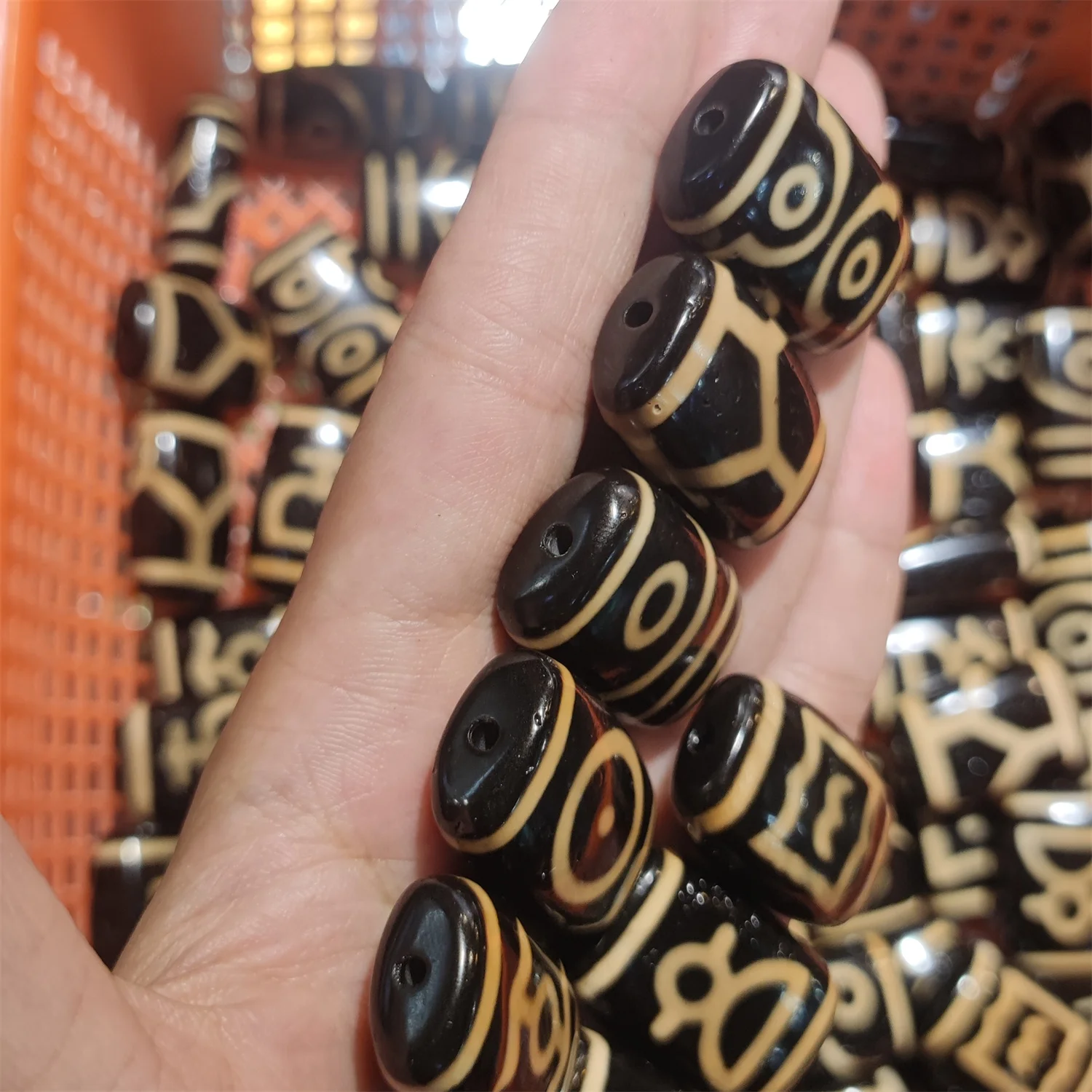 50pcs/lot Natural multi-pattern old agate dzi Flat beads Weathering lines Black gold 30mm Bracelet accessories Ethnic style diy