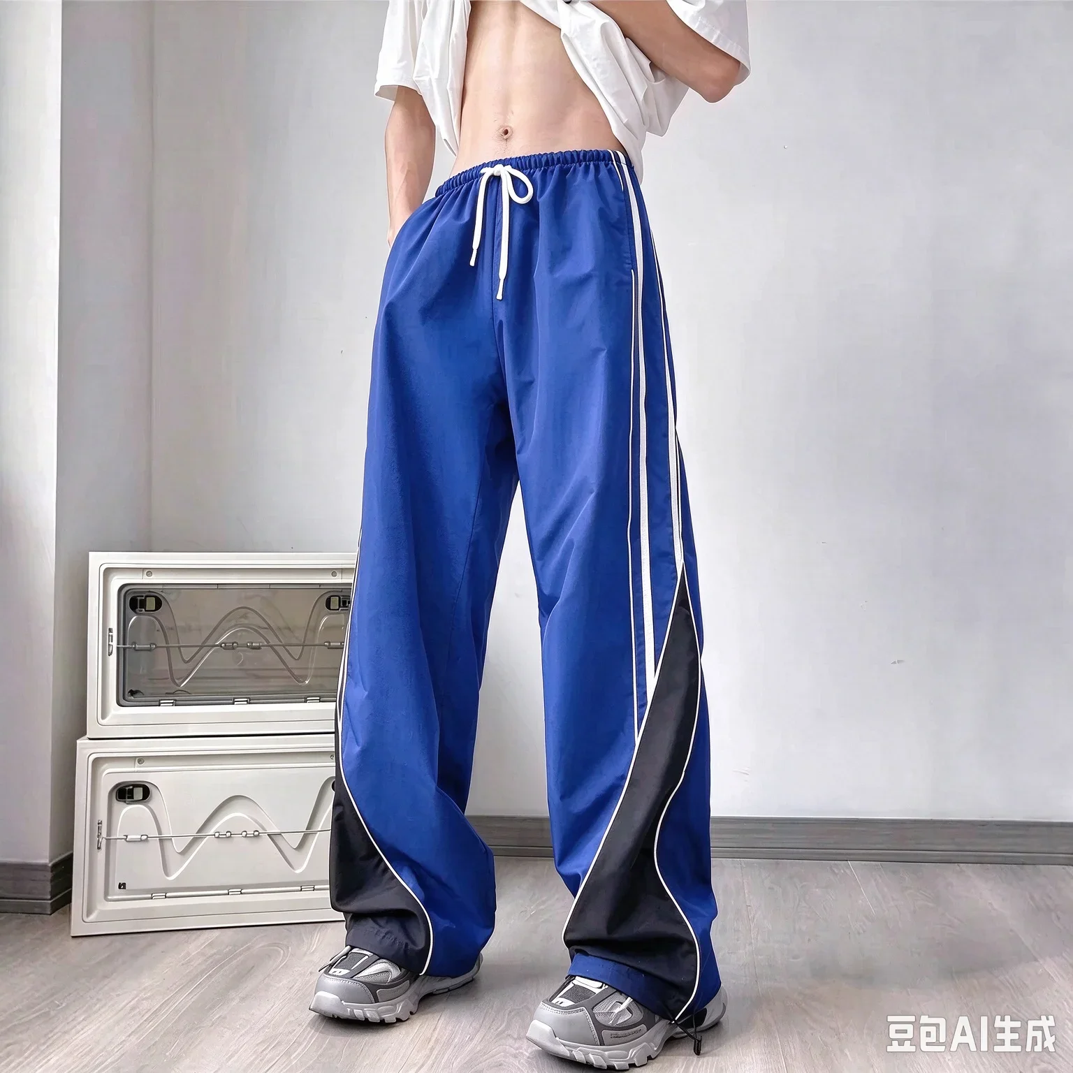 Heißer Verkauf Unisex gebogene weiße Seitenstreifen-Fallschirmhose mit weitem Bein, lockere Baggy-Hose für Herren, Hip-Hop-Streetwear, lässige Sporthose – Detail 14