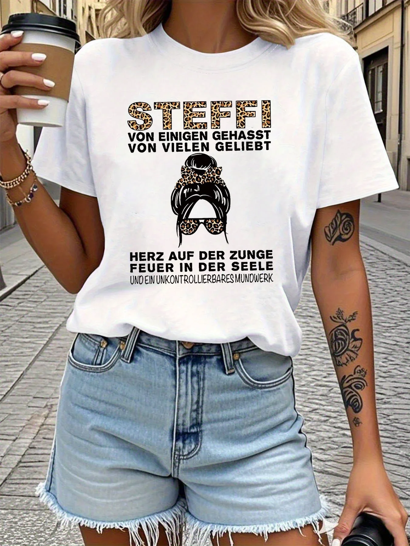 Damen-T-Shirt, kurzärmelig, STEFFI OF EINIGEN GEHASST OF VIELEN GELIEBT, lässiges Oberteil mit deutschem Buchstabendruck für Sommer und Frühling