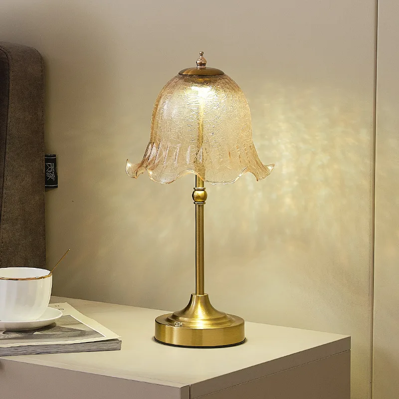 French European style champagne charging table lamp, bedroom bedside atmosphere, advanced decorative table lamp, night light