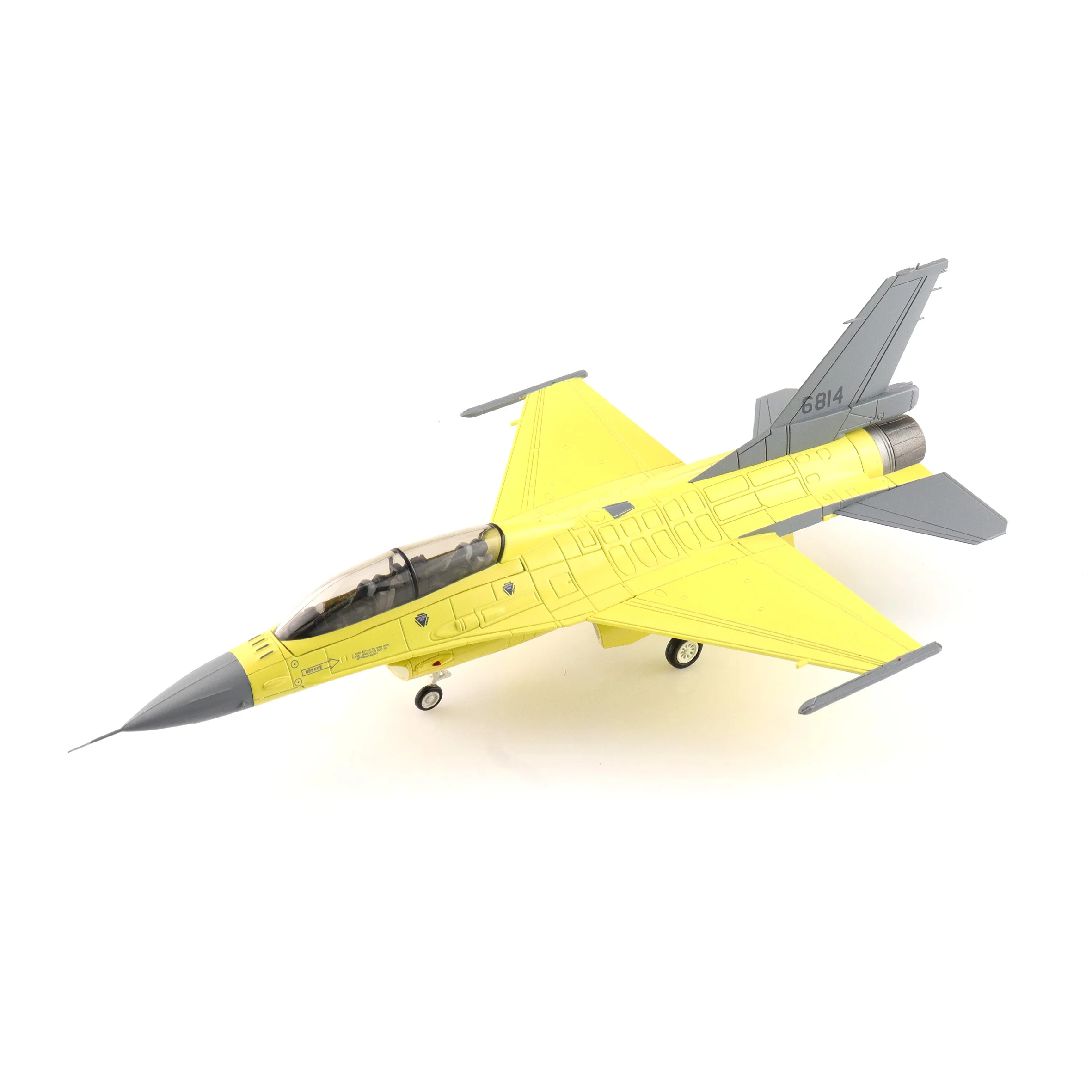

1:72 HA38046 Модель истребителя F16 с двойным сиденьем F-16V 6814, коллекционная модель из сплава (для взрослых)