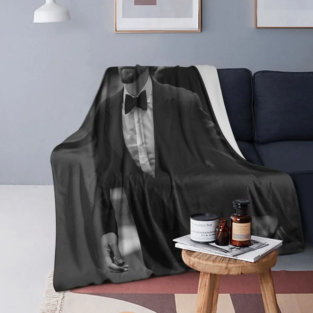 

Tom Hiddleston Blankets Soft Warm Flannel Throw Blanket Plush for Bed Living room Picnic Travel Home Couch