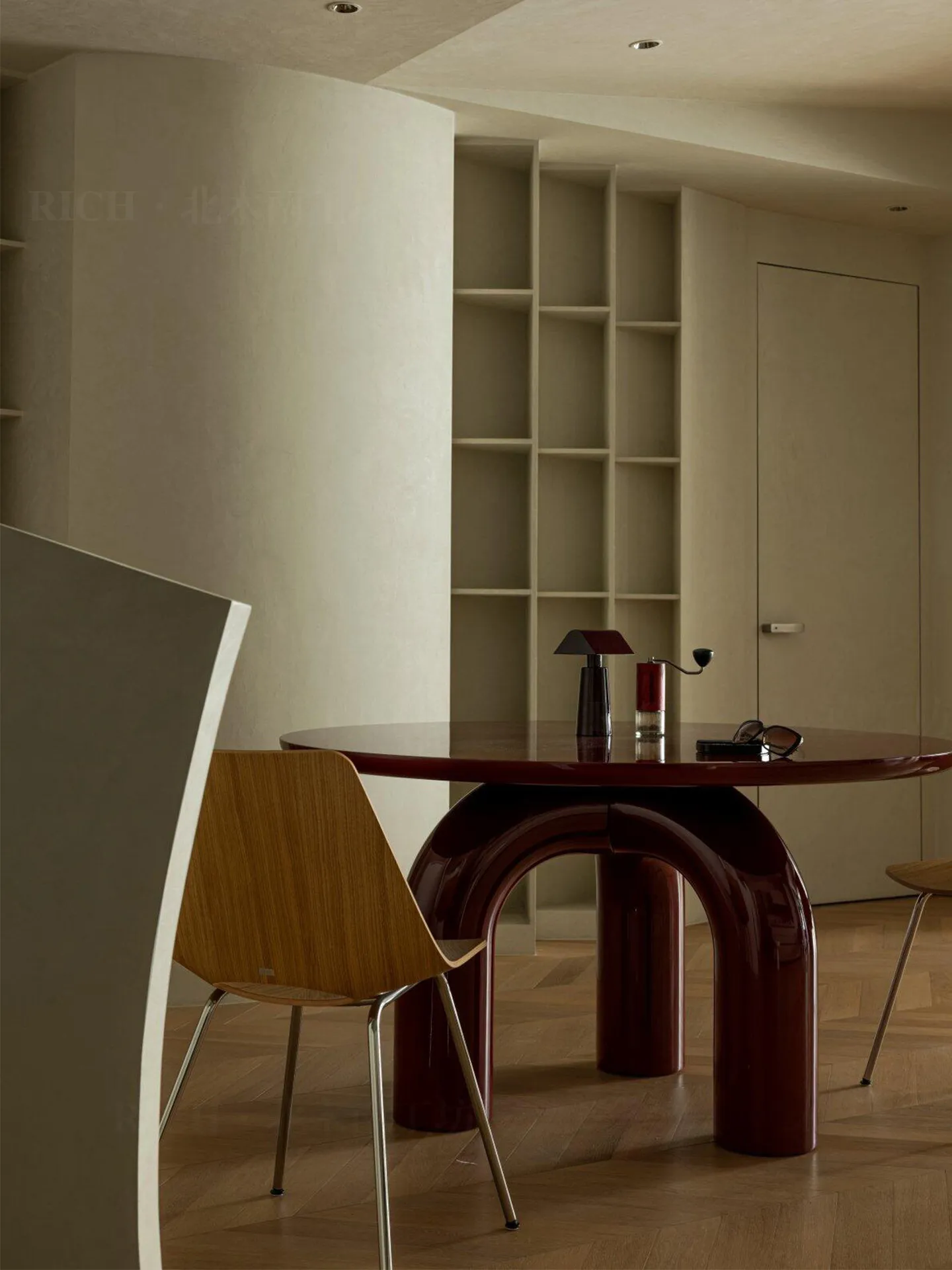 1.2 meters round dining table solid wood dining table hotel lobby lobby flower a few red piano paint