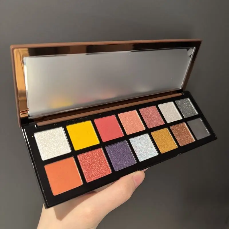 The Brilliant Star River 14-color Eyeshadow Palette Is Shiny And Easy To Apply With A Pearlescent Luster