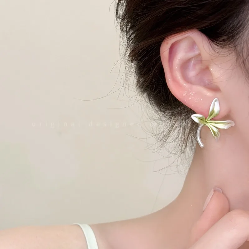 Stud Earrings Green Sculpted Flower Acrylic Lightweight Hypoallergenic Elegant Fresh Daily Jewelry for Women Summer Style