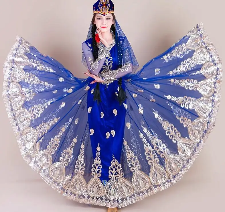 robe-chinoise-en-maille-du-xinjiang-scene-brodee-de-danse-ouighoure