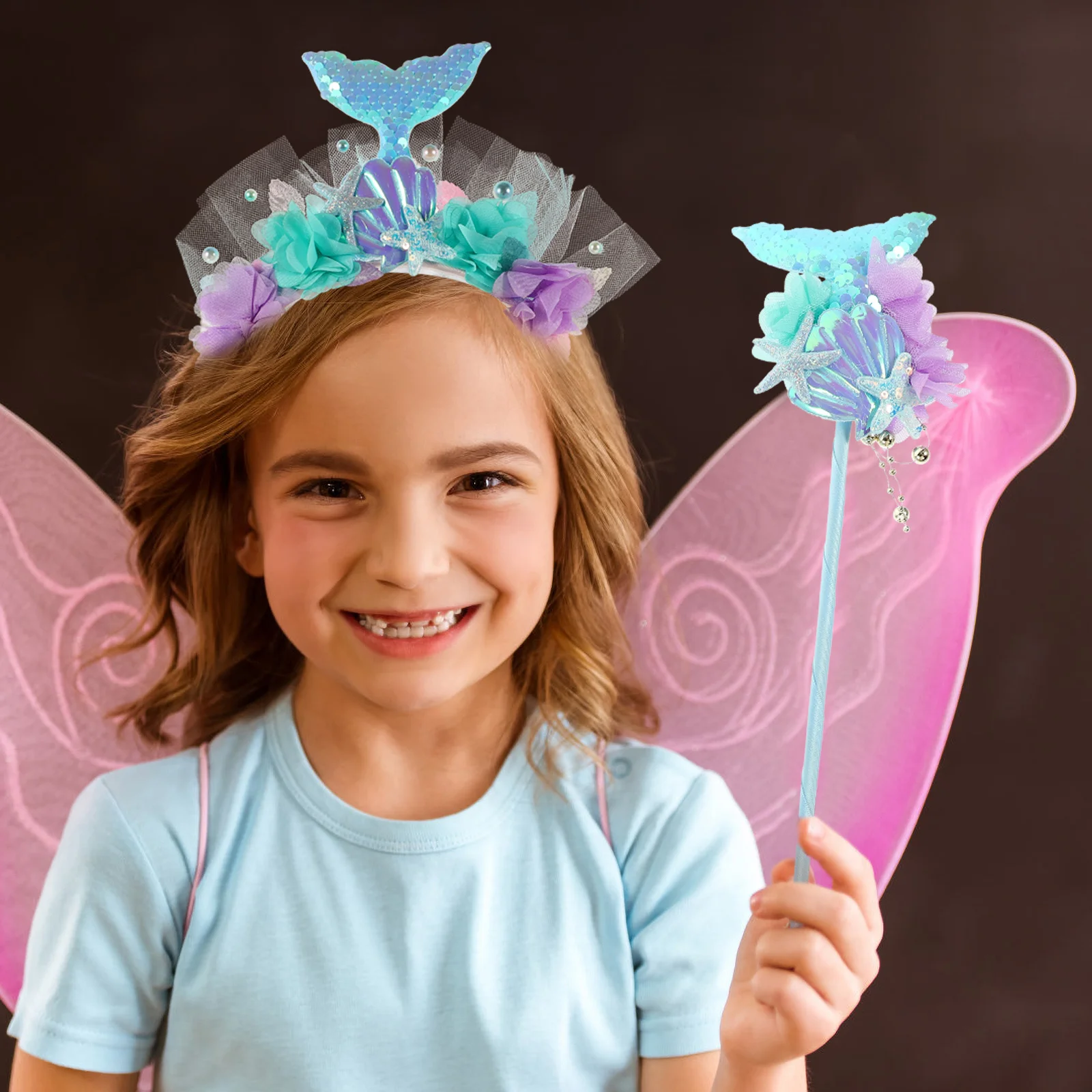 ชุดเครื่องประดับนางเงือก 1 ชุด ประกอบด้วยมงกุฎนางเงือก ที่คาดผม หางนางเงือกวิบวับ ไม้กายสิทธิ์นางฟ้า สำหรับงานปาร์ตี้ ของชำร่วย ชุดแฟนซี  ชุดนางเงือก