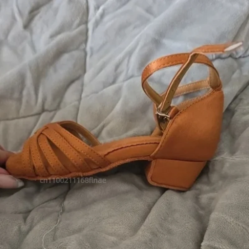 女の子と子供用のラテンダンスシューズ、プロ仕様のソフトソール、夏用子供向け新作ダンス初心者用ダンスシューズ