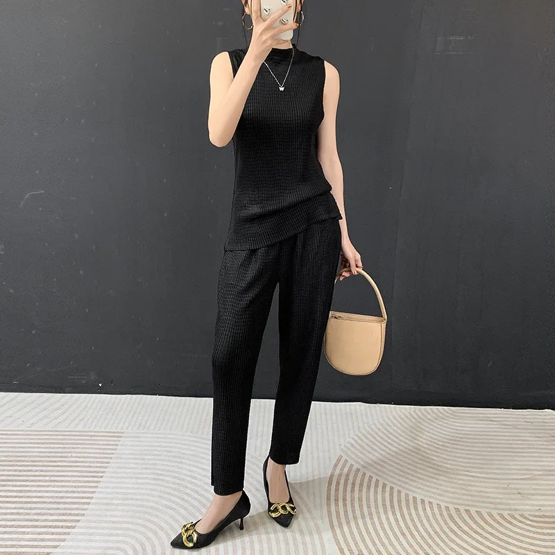 

Miyake 2026 Summer New Pleated T-Shirt Sleeveless Tank Top Set with Harem Pants Simple Stylish 2-Piece Commuter Wear for Women