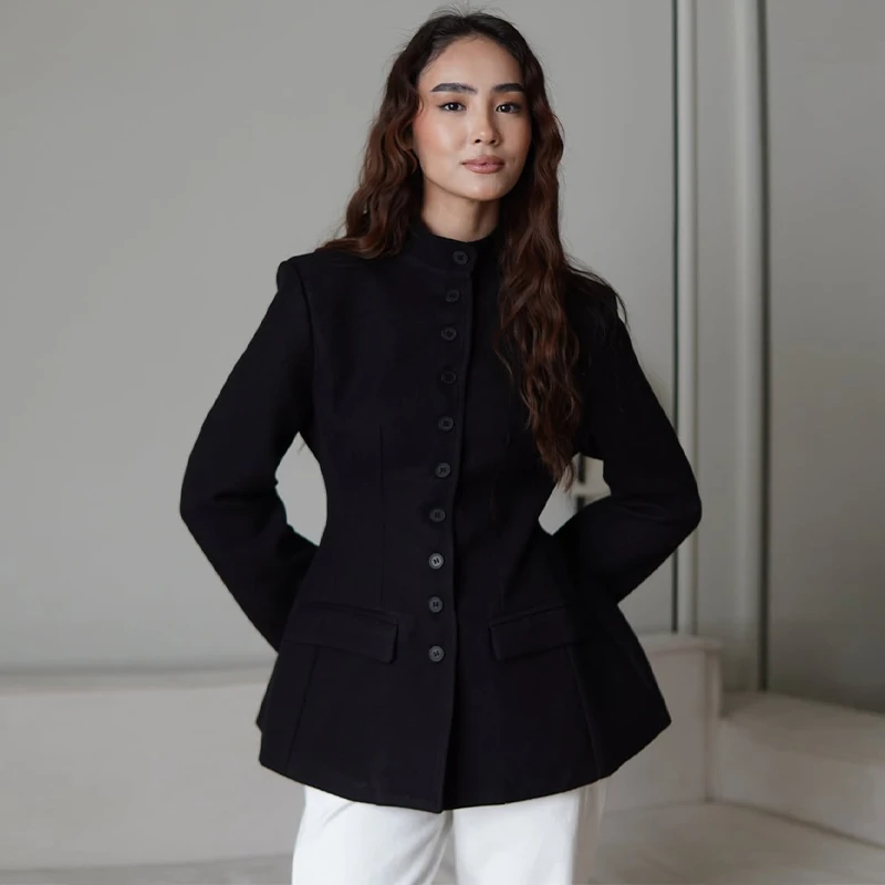 Damen-Blazer mit Stehkragen und Taillenbetonung, elegant, langärmelig, einreihig, schmal geschnitten, schicke Bürojacke – Detail 16