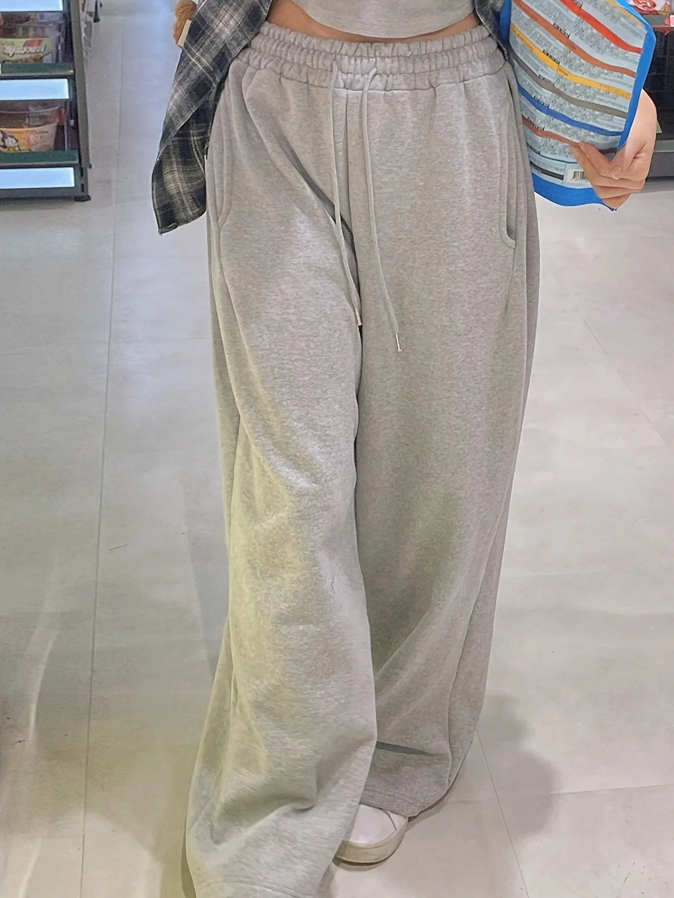 Lässige Damen-Jogginghose mit geradem Bein und Taschen, einfarbig, grau, Kordelzug an der Taille, bequem, stilvoll für Freizeitkleidung