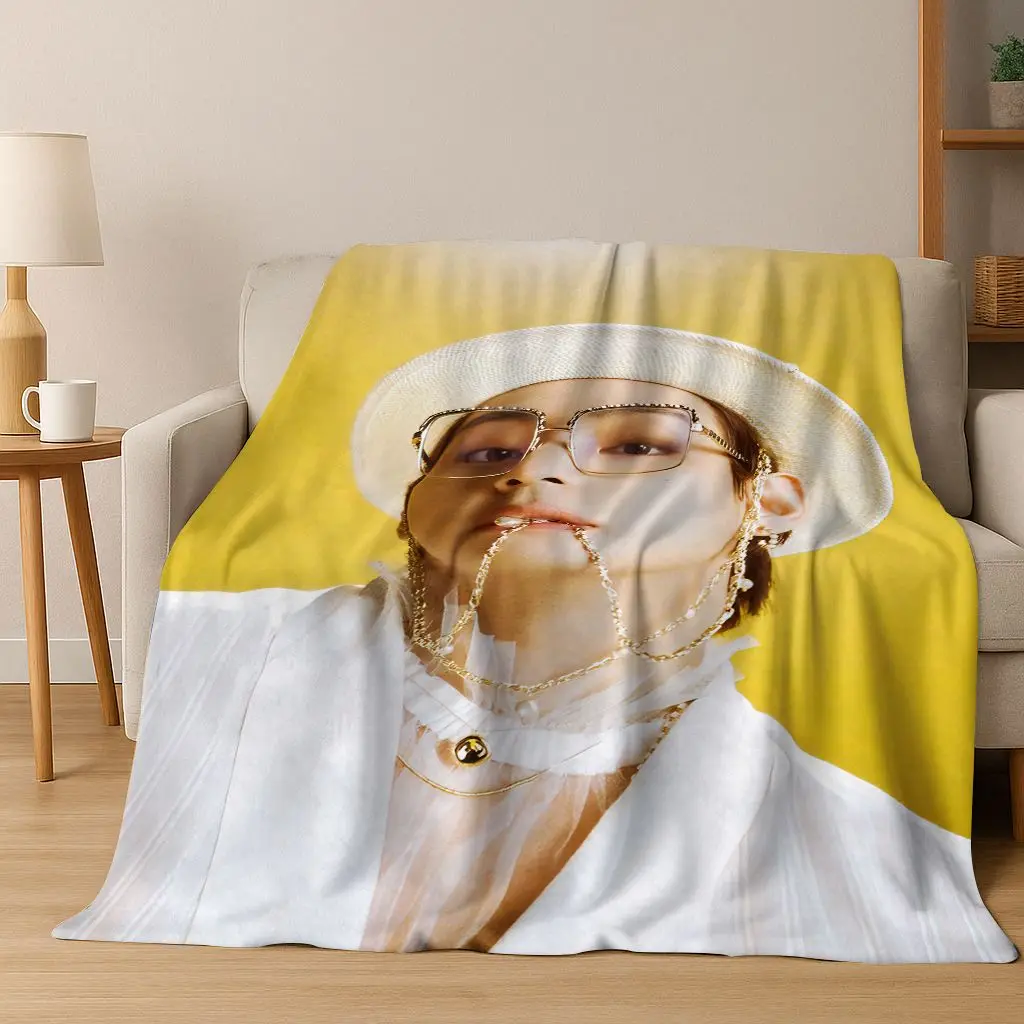 Kpop Kim Tae Hyung V Min Yoon Gi,SUGA, Agust D بطانية من الفلانيل بطانية دافئة ناعمة لغرفة النوم وغرفة المعيشة والسرير والسفر والنزهة هدية #4