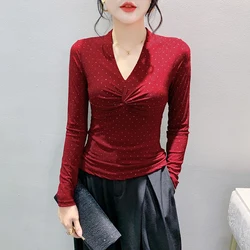 2024 New Fall Winter European Clothes T-Shirt Chic Sexy V-Neck Draped Kink Print Wave Point Women Tops Long Sleeve Tees 311071