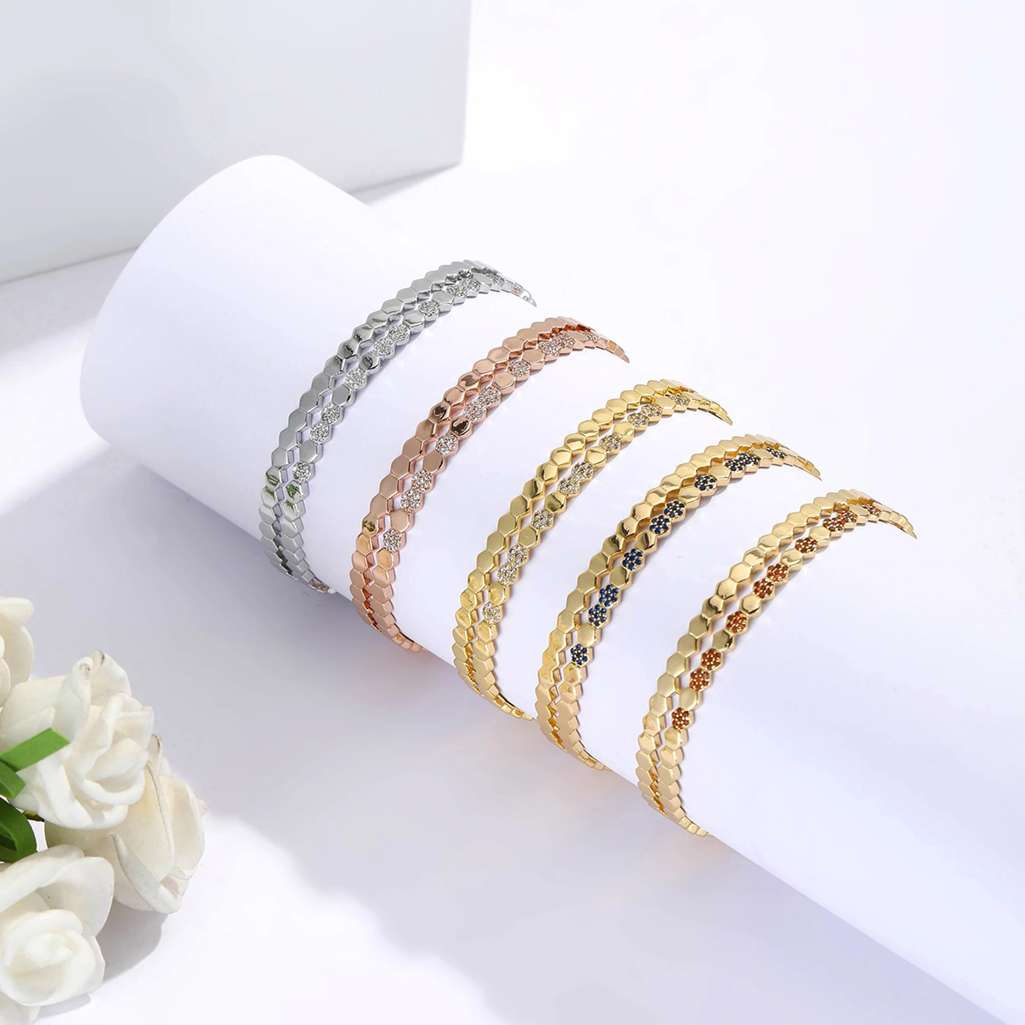 Beaut&Berry Luxury Copper Zirconia Open Bangle Bracelet for Women Unisex Fashion Casual Party Accessories Friends Gifts