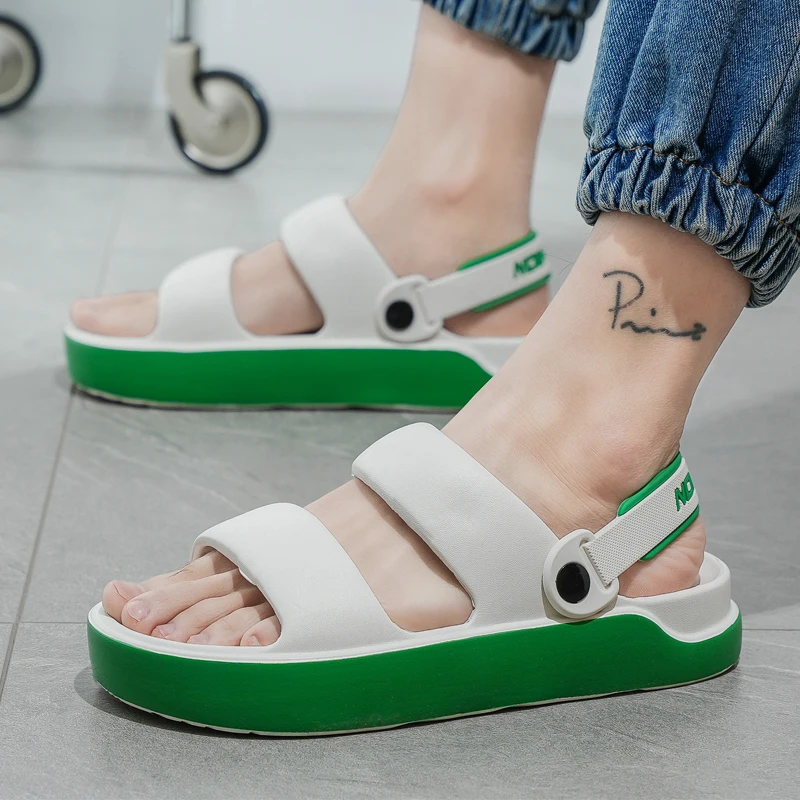A Pair of Men's New Summer Style Couple's Slippers, Wear-Resistant, Non-Slip, Comfortable Beach Shoes, Thick-Soled Soft-Soled Men's Shoes for Outdoor Wear