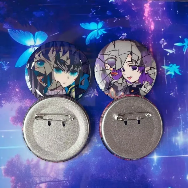 Demon Slayer Distintivo rotto Collezione di spille anime Accessorio da appendere Merce riflettente Cool Cartoon Kimetsu no Yaiba