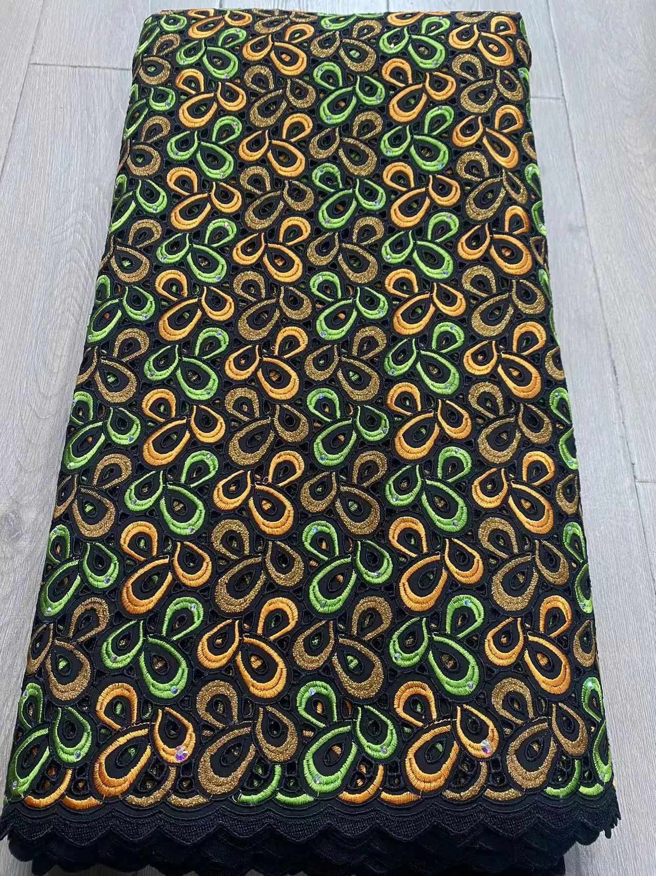 قماش دانتيل قطن سويسرا أصلي 2026 تصميم جديد دانتيل فوال سويسري أفريقي في سويسرا جودة عالية فاخرة من القطن الخالص #1